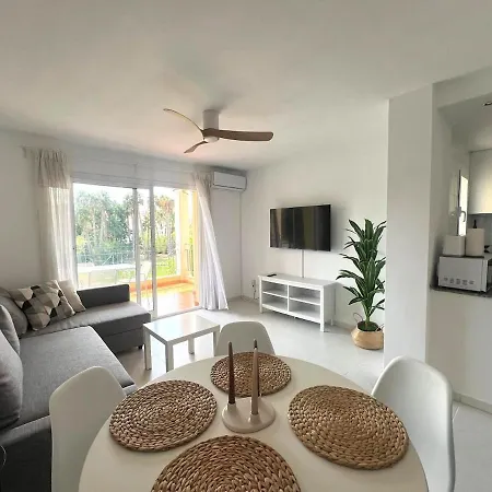 아파트 Inmobiliaria Leo Apto Hoyo 18 1 *