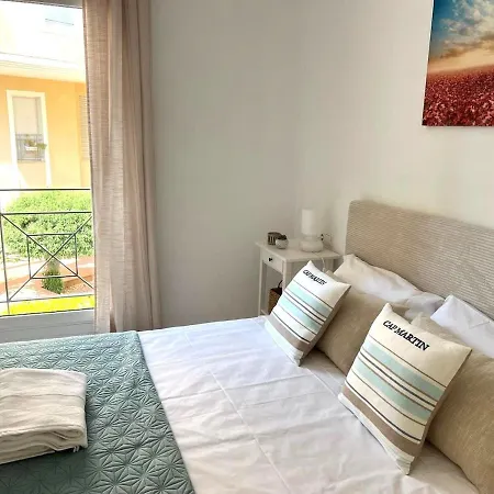 아파트 Inmobiliaria Leo Apto Hoyo 18 1 *